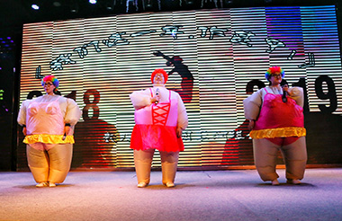 《這一年，我們作甚了？》搞笑自黑